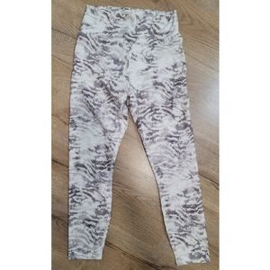 Fabletics Boost PowerHold® High-Waisted 7/8 Legging size small